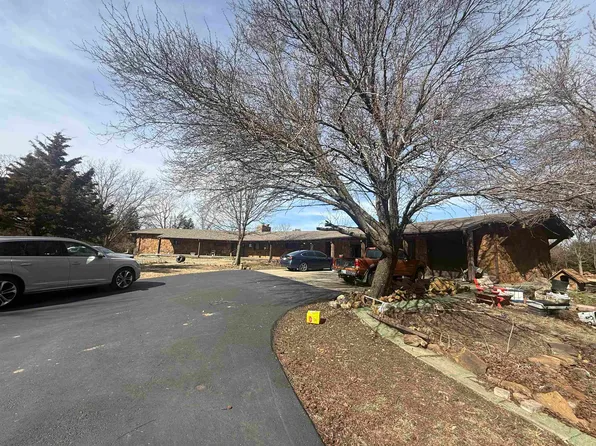 9510 E 101st St N, Valley Center, KS 67147