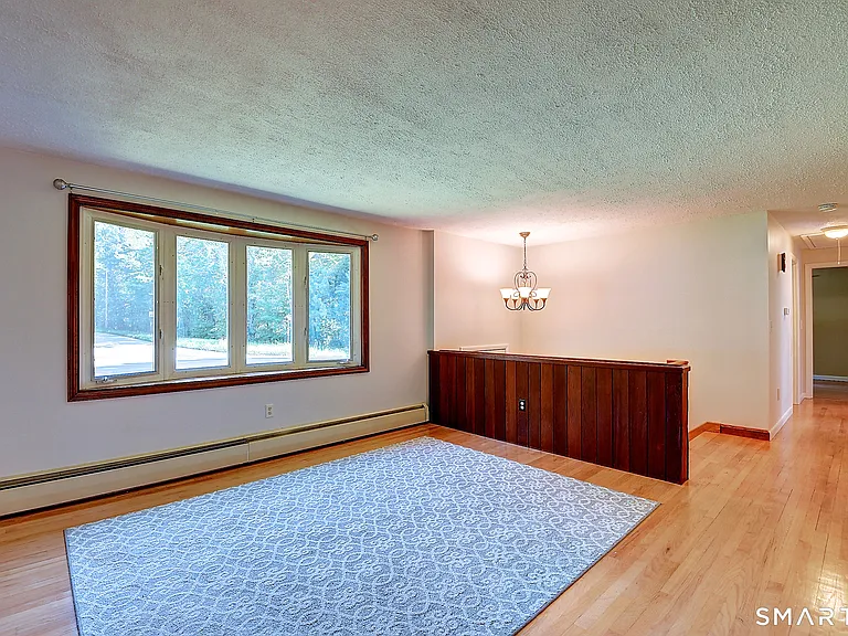 58 Elizabeth Dr — Photo 4