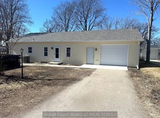 802 Plevna St, Palmer, NE 68864