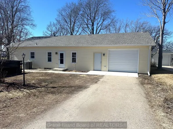 802 Plevna St, Palmer, NE 68864