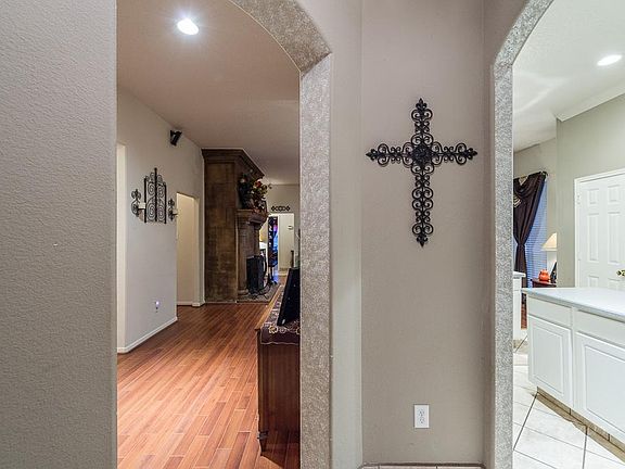 5th image of 14223 Plum Springs Dr