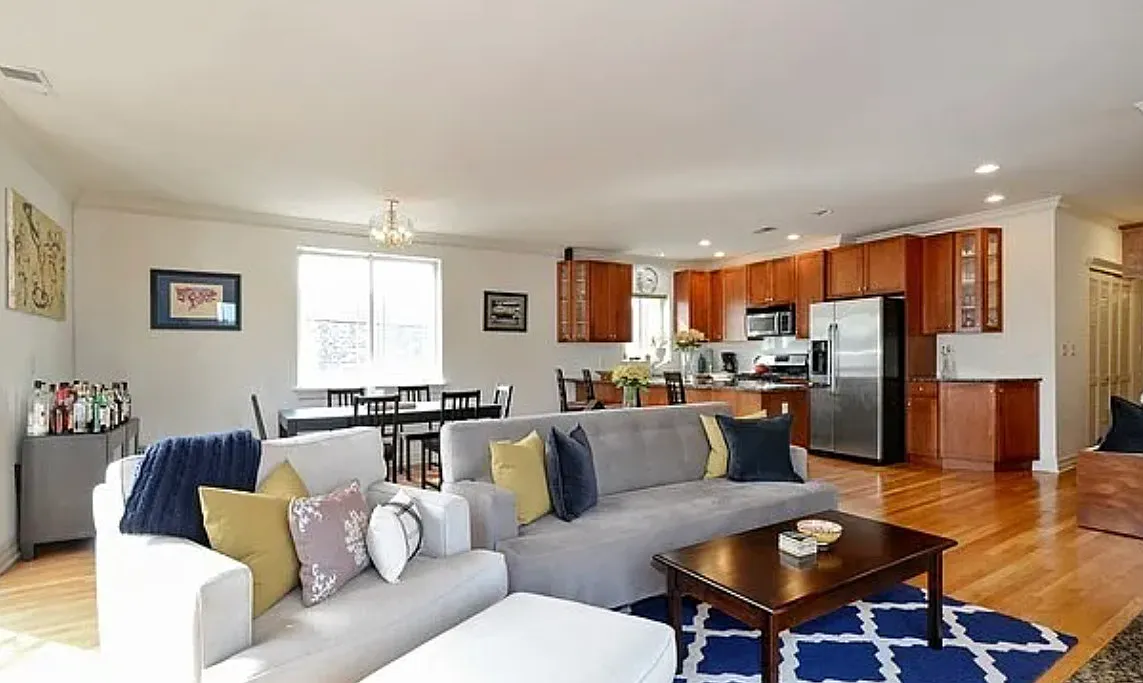 2 bed, 1200 sqft, $4,200 — Photo 4