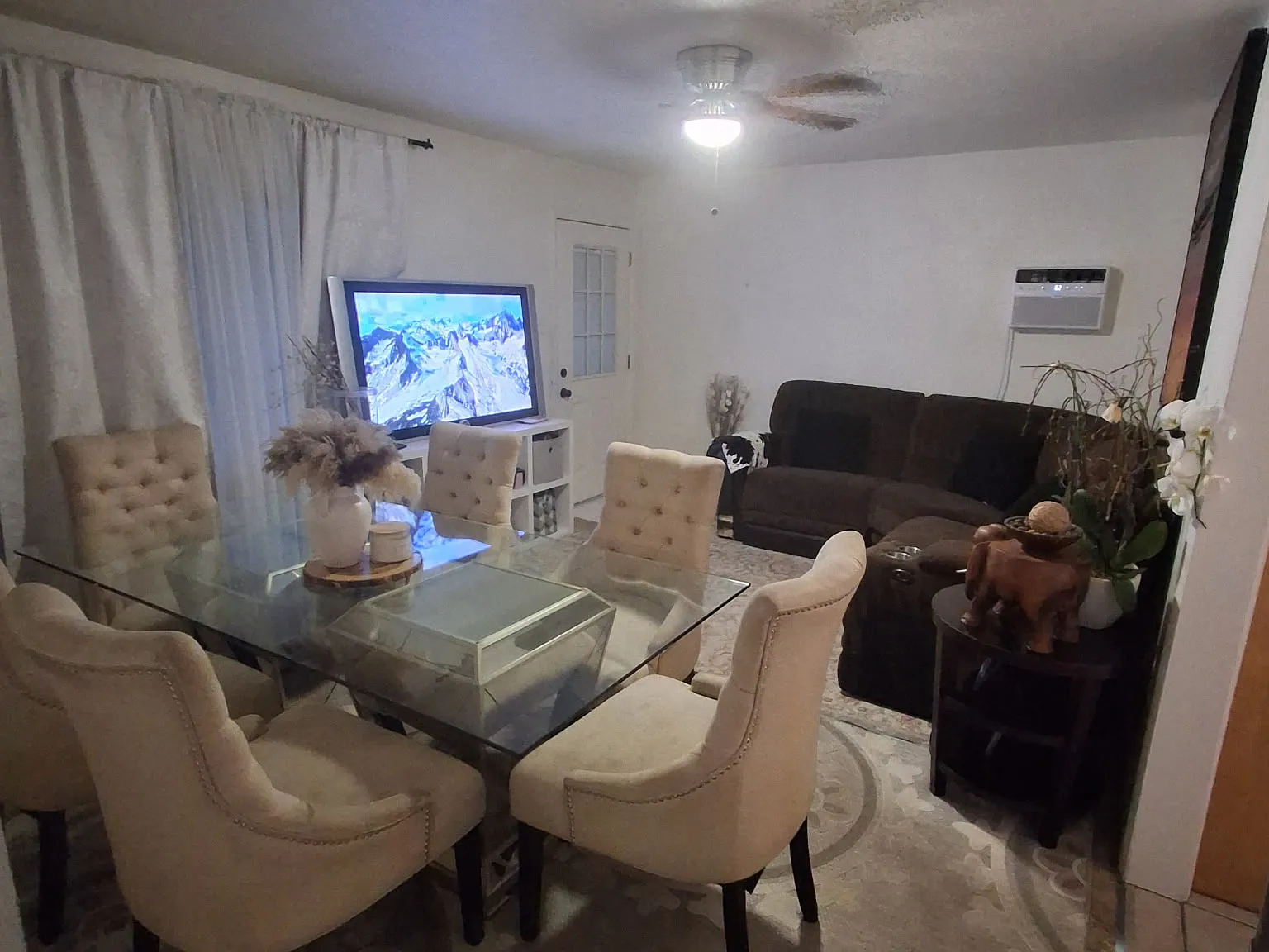 5 bed, 1900 sqft, $2,950 — Photo 2