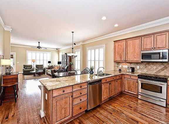5th image of 120 Fort William Ave #69