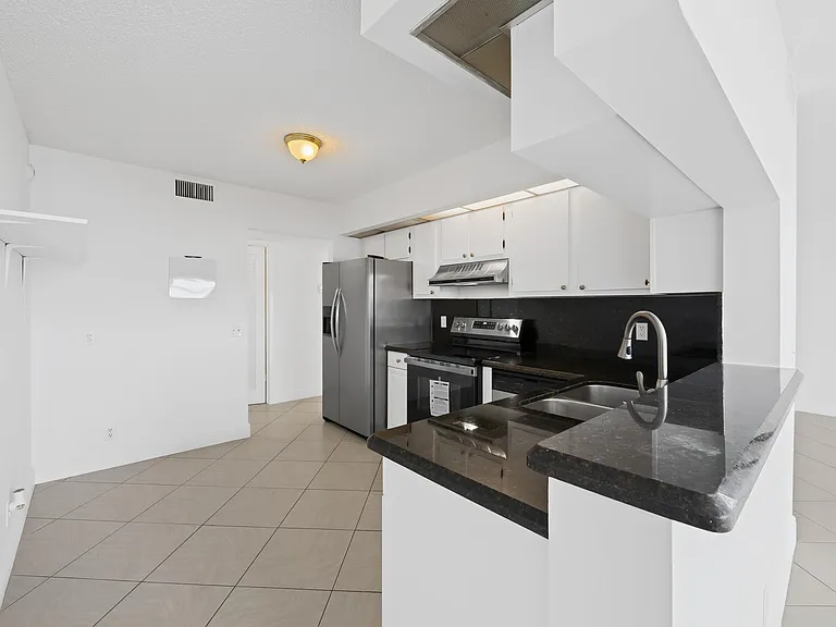 105 Lake Emerald Dr #706 — Photo 10