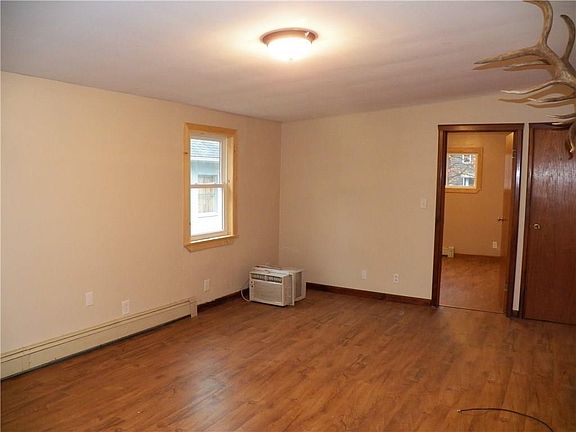 4th image of 10178 Elm St