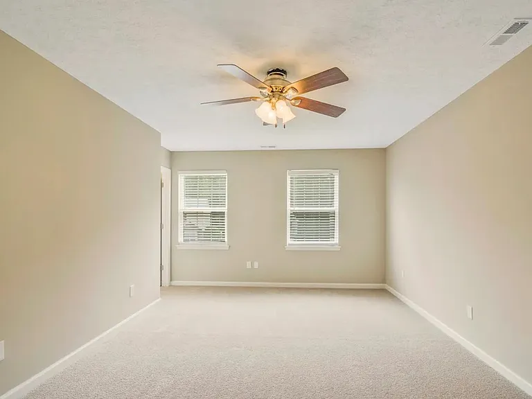 109 Knightwood Dr — Photo 14