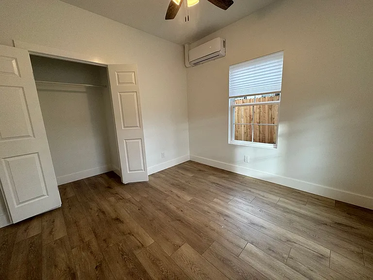 2730 E Admiral Ct — Photo 11