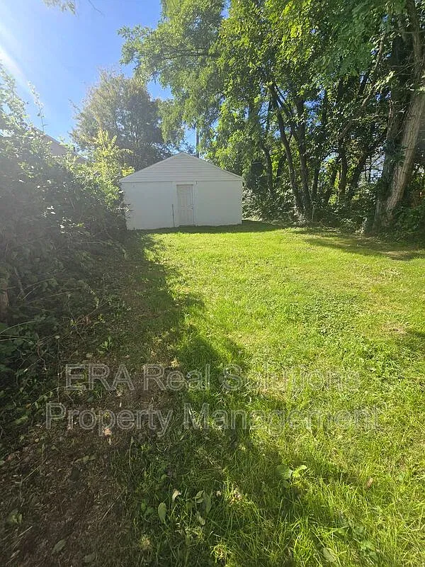 3 bed, 1.5 bath, 1528 sqft, $1,795 — Photo 2