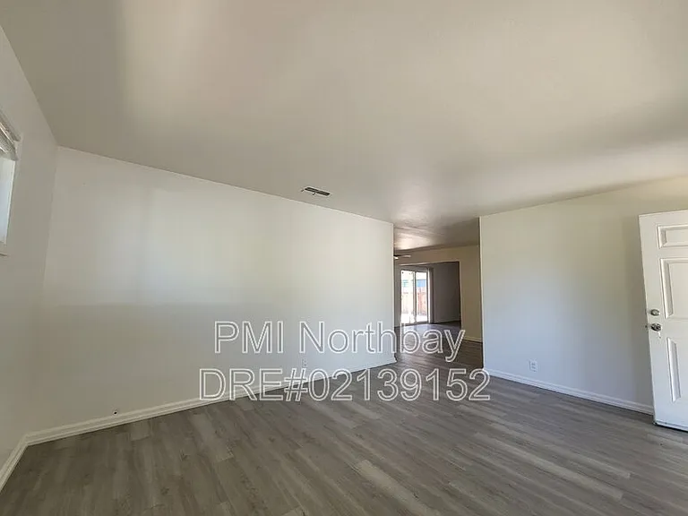 1325 Canterbury Dr — Photo 5