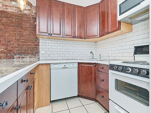 5th image of 113 W 78th St APT 4