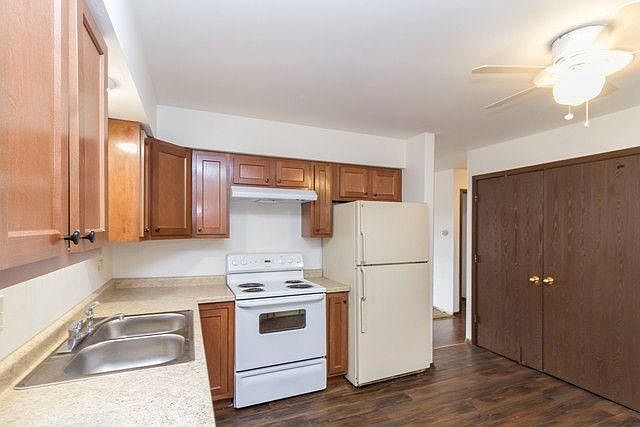 2nd image of 15106 Jeffery Ave APT 1W
