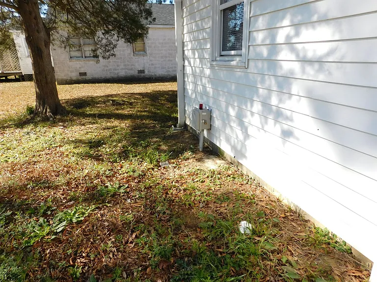 423 Bouy St — Photo 29