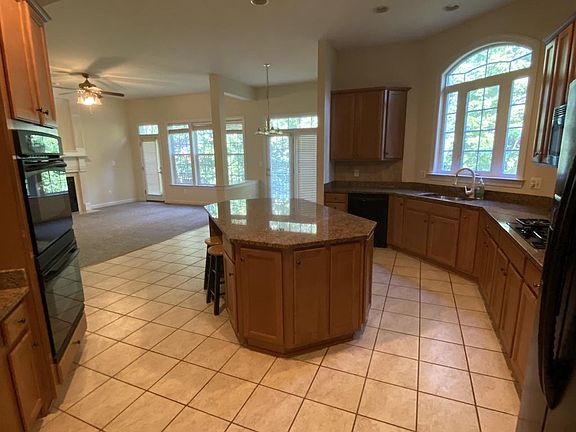 5th image of 10154 Broadsword Dr