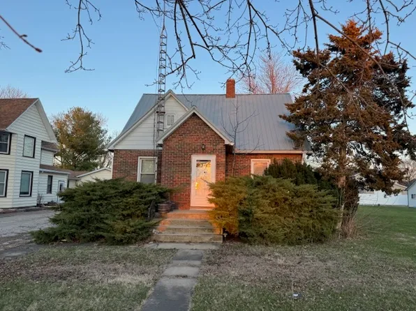 410 S Main St, Flanagan, IL 61740