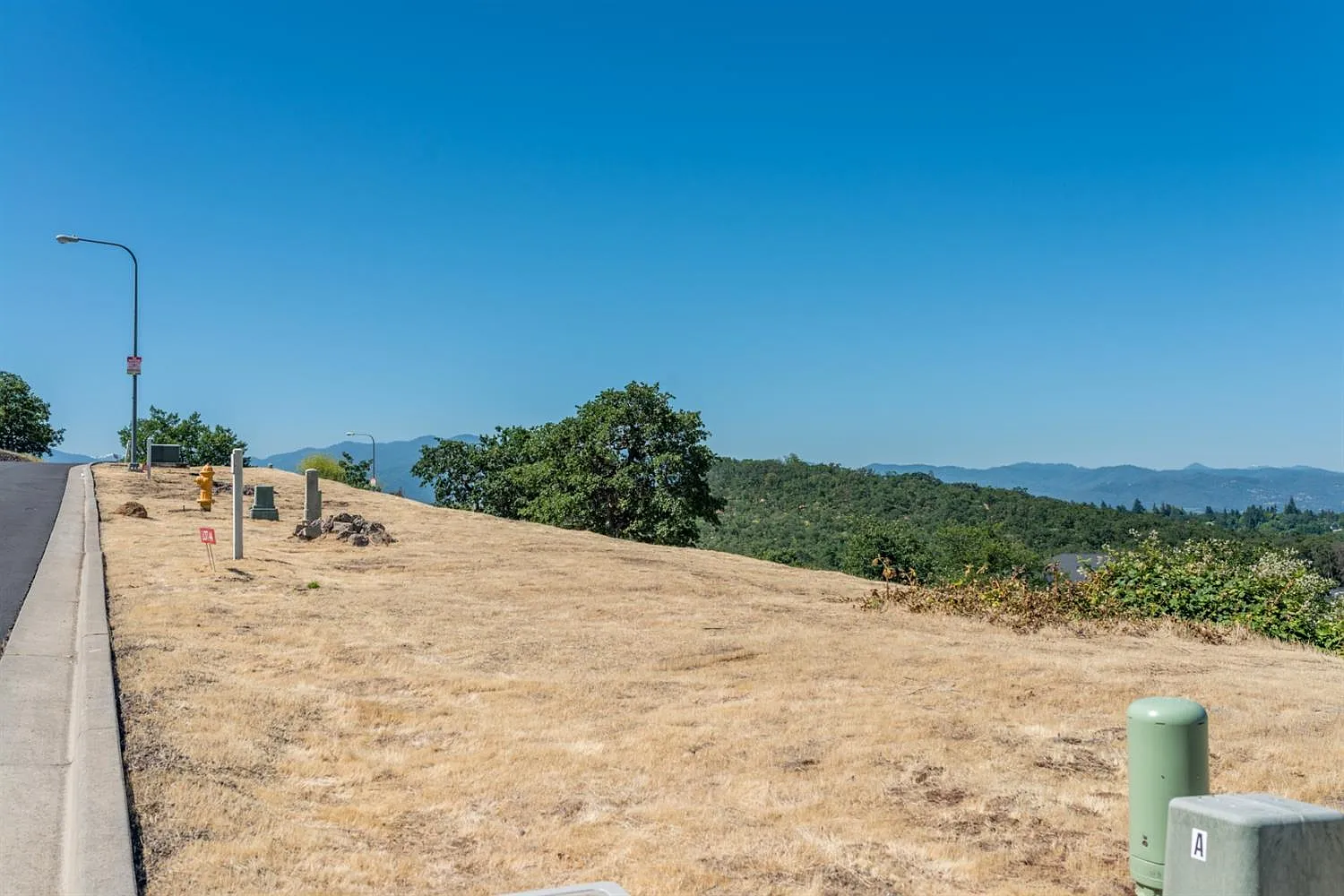 571 E La Strada Cir photo 1