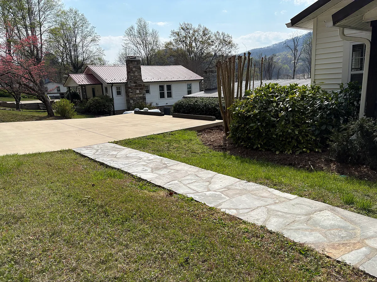Building Photo - 208 Boys Camp Rd
