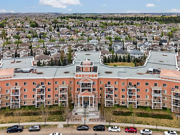 4th image of 263 Macewan Rd SW #104