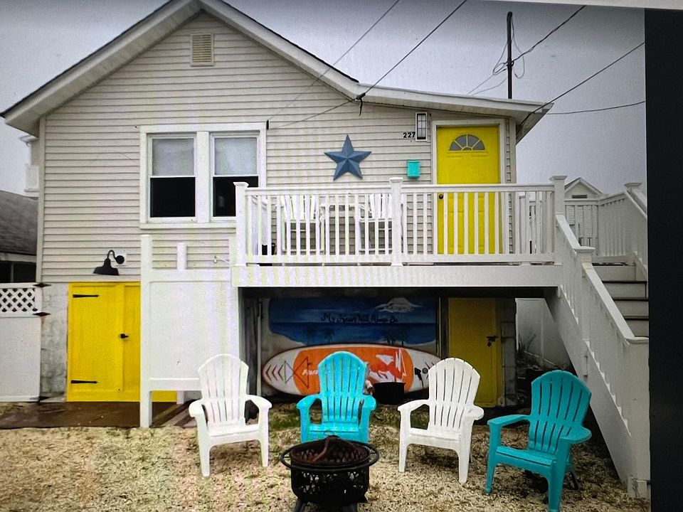 Great place to Hang out or Relax on Porch!! or Take an Outside Shower!!