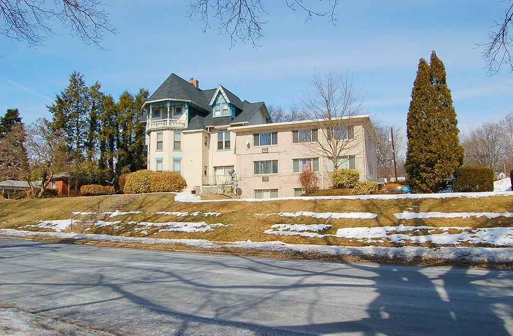 2 bed, $1,195 — Photo 1