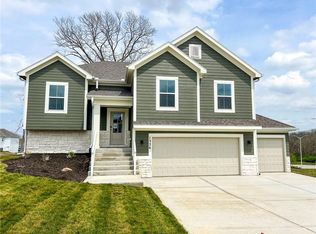 1326 NE 122nd St, Kansas City, MO 64165