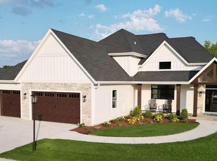 W253N5540 Crescent Hill Dr, Sussex, WI 53089