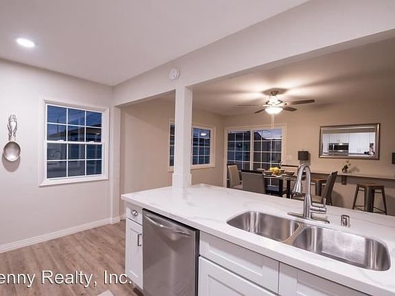 3rd image of 6526 Glenroy St
