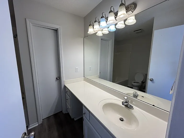650 N Dixie Ave #A — Photo 9