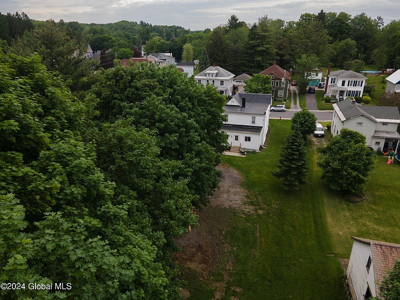 4th image of 111 Rose Street