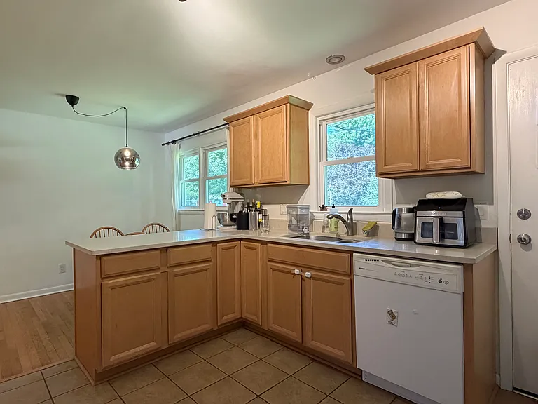 4906 Phillip Ln — Photo 9