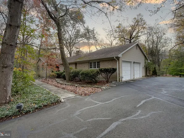 10 Laurel Dr, Wrightstown, NJ 08562