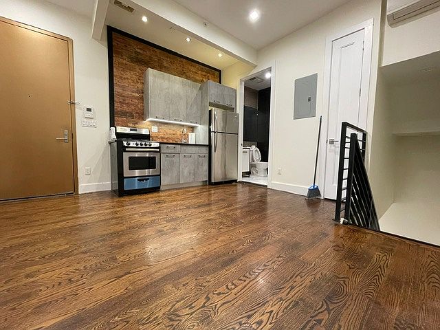 1st image of 2156A Fulton St #1L