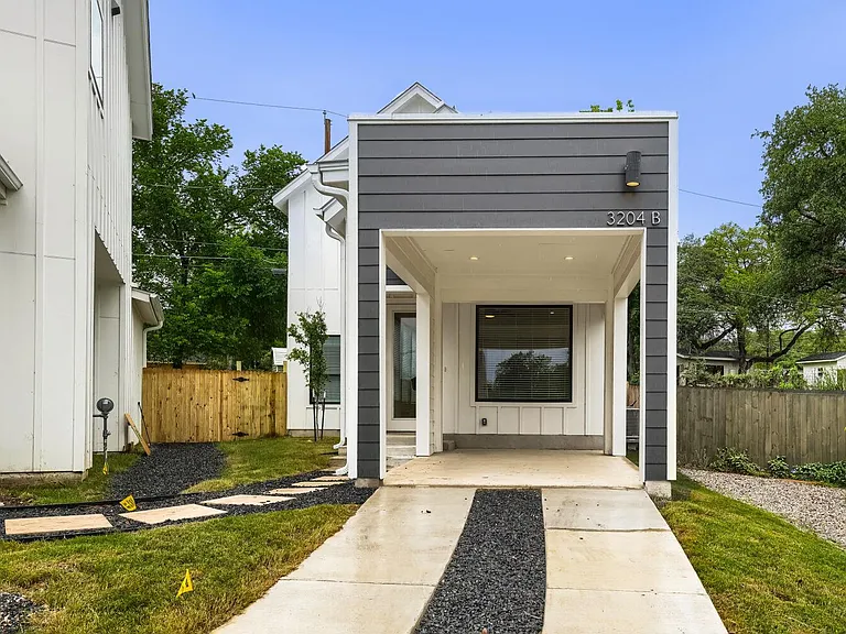 3204 Overcup Oak Dr #B — Photo 2
