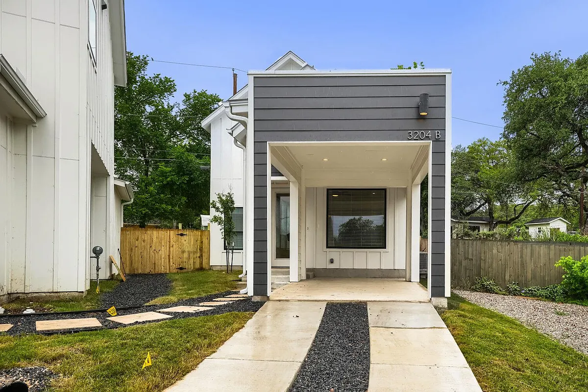 Building Photo - 3204 Overcup Oak Dr #B