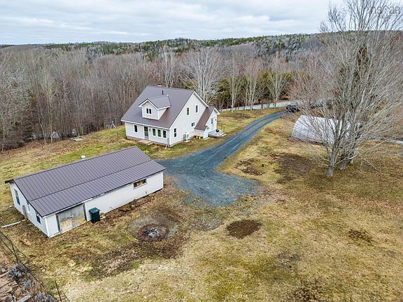 2nd image of 550 River Rd