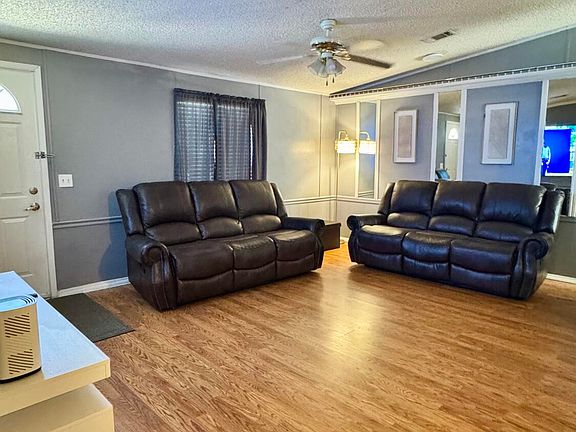 3rd image of 23039 Watergate Circle