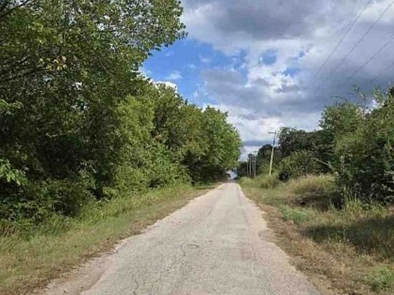 Exterior Neighborhood (street photo)