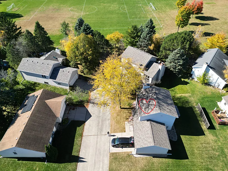 878 Sky Ridge Dr — Photo 2
