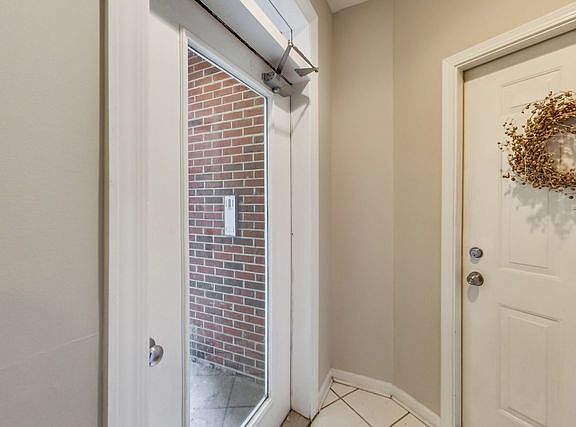 3rd image of 1652 N Claremont Ave #3