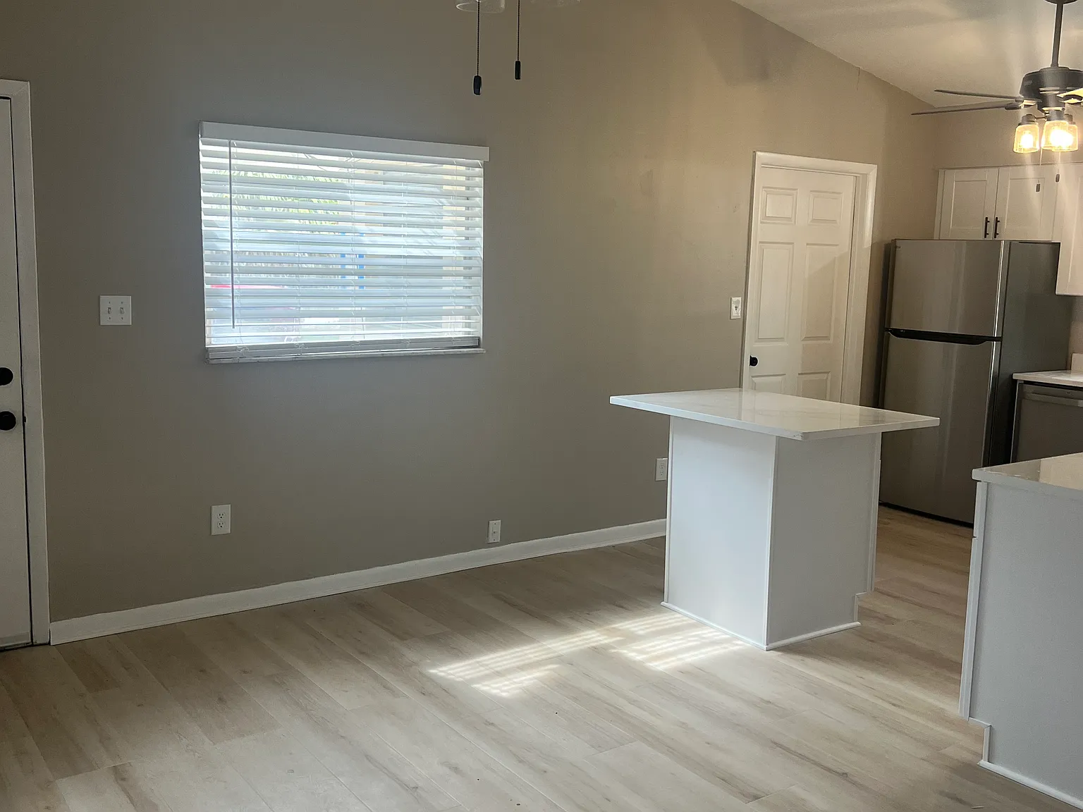2 bed, 820 sqft, $1,650 — Photo 3