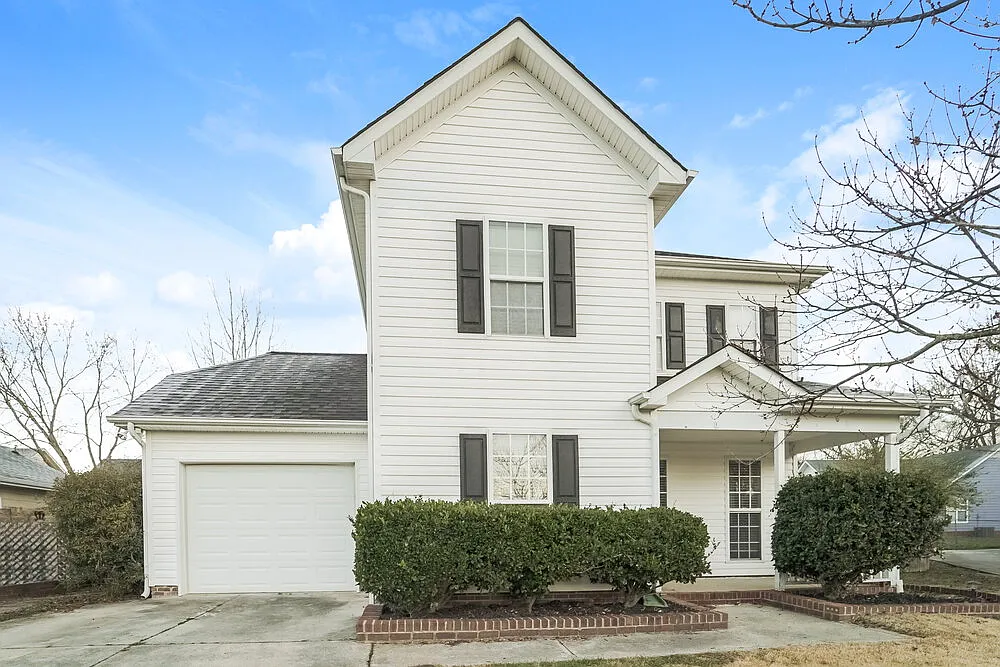 3 bed, 2.5 bath, 1296 sqft, $2,000 — Photo 1