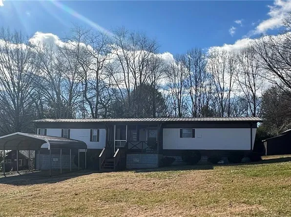 136 Gwyn Hayes St, North Wilkesboro, NC 28659