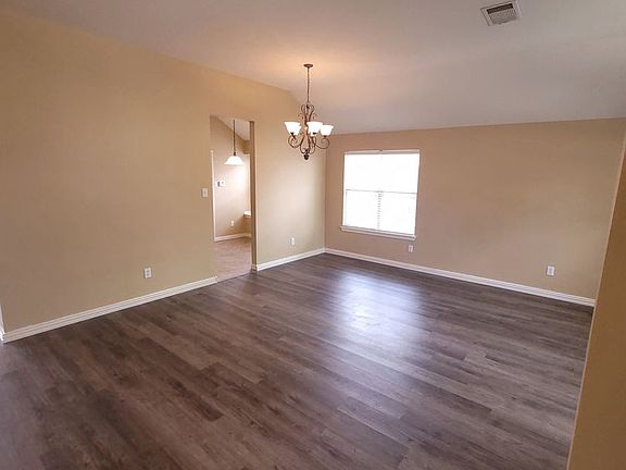 3rd image of 1105 Essex Dr