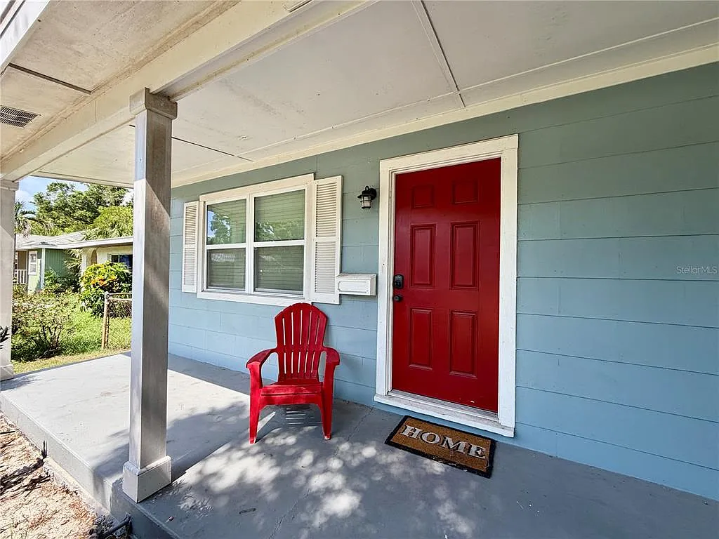 3 bed, 1.0 bath, 990 sqft, $2,200 — Photo 3