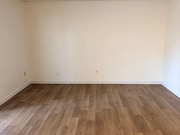 812 Plaza Flora — Photo 13