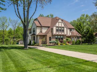 7211 Farnham Dr, Mentor, OH 44060