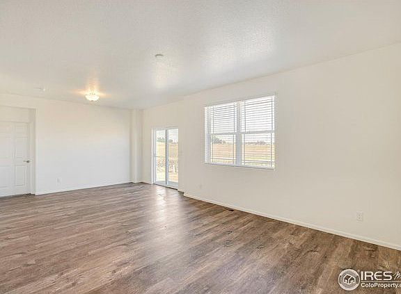 5th image of 141 Hidden Lake Dr