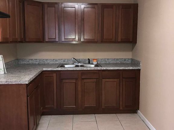2nd image of 305 Cottonwood Ln