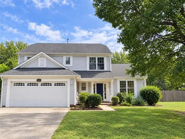 209 Springbrook Ln, Chesapeake, VA 23320