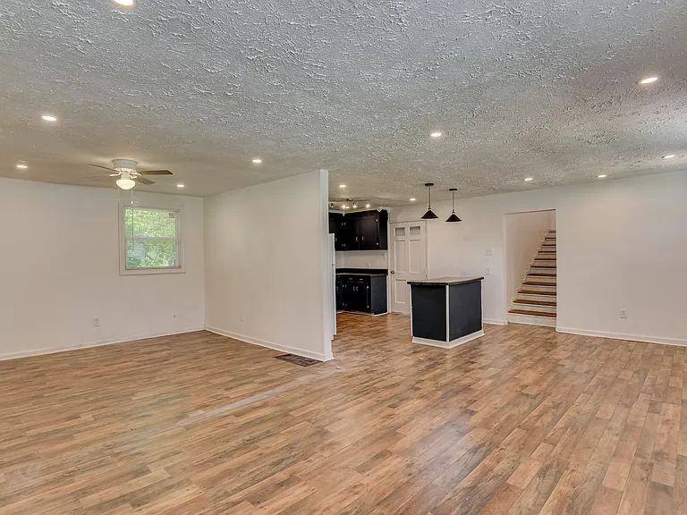 462 Morgan St NW — Photo 4